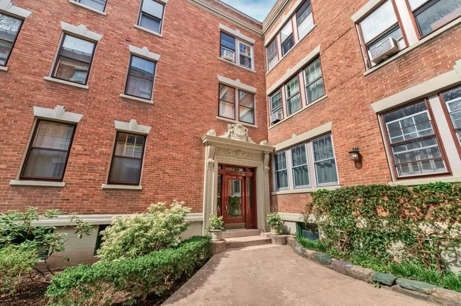 441 Washington St #5, Brookline, MA 02446