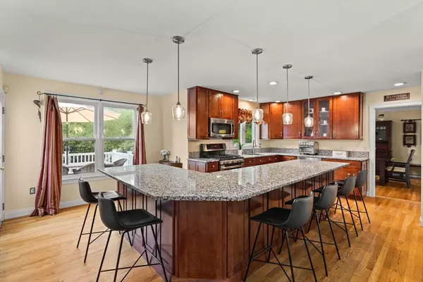 Easton, MA 02356,12 Waterbury Ln