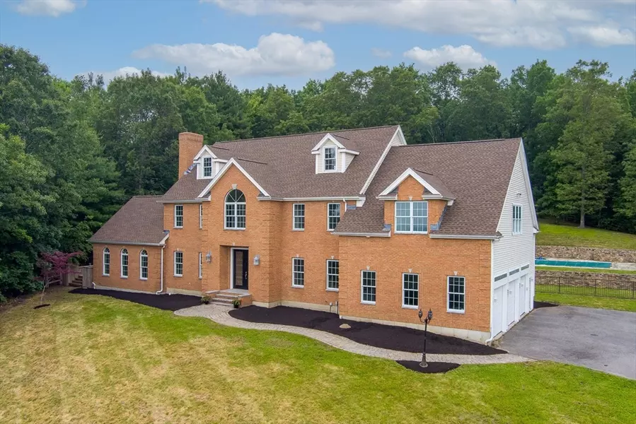 17 Arrowhead Lane, Westborough, MA 01581