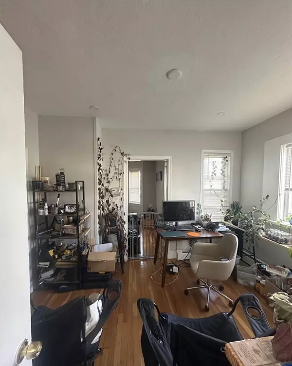 212 California St #n/a, Newton, MA 02458