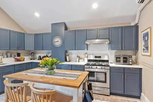 Andover, MA 01810,18 River St #18