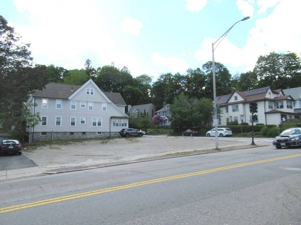 Worcester, MA 01602,806 Pleasant Street