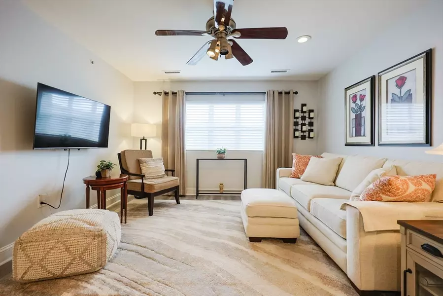 211 Central St #A305, Norwood, MA 02062