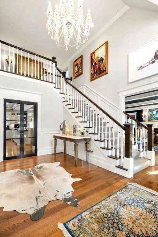 Wellesley, MA 02481,15 Essex Rd
