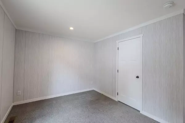 Attleboro, MA 02703,1346 Newport Ave #B-20