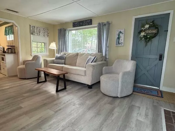 Dennis, MA 02660,9 Bayberry Ln