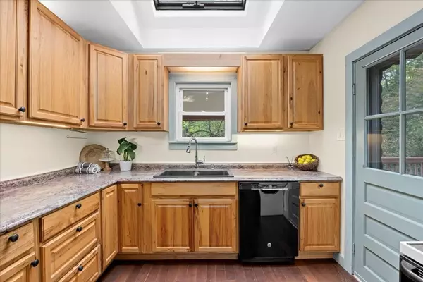 Sturbridge, MA 01566,39 Mashapaug Rd