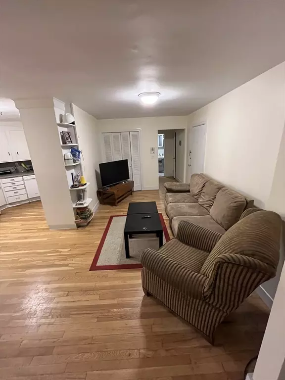 290 Commonwealth Ave #A, Boston, MA 02116