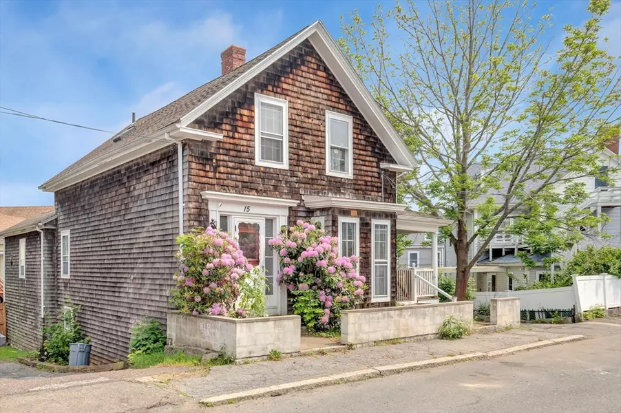 15 Washington Sq, Gloucester, MA 01930