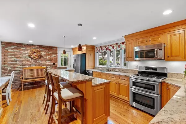 Newton, MA 02460,87 Fair Oaks Ave
