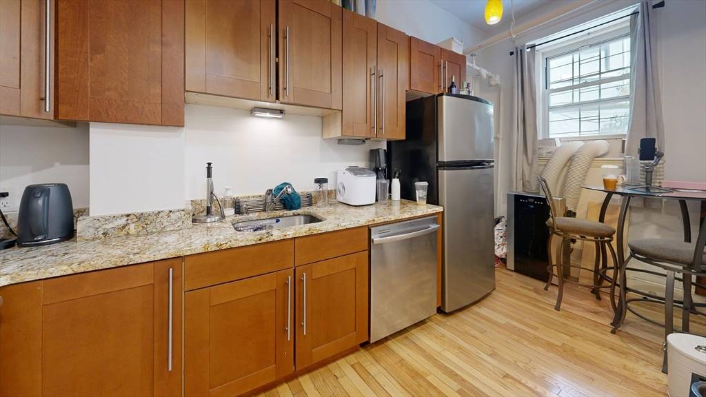 Boston, MA 02215,116 Riverway #099