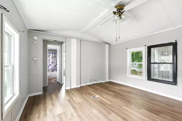 Chicopee, MA 01020,7 Nelligan