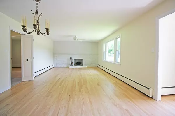 Millbury, MA 01527,27 Linda Ave