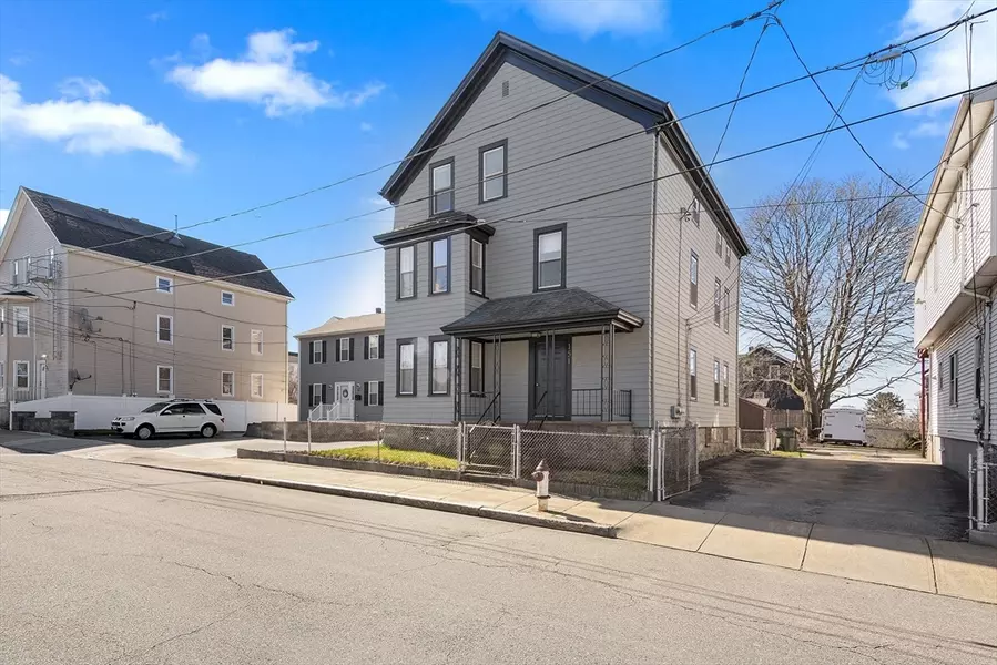 151 Winthrop St, Fall River, MA 02721