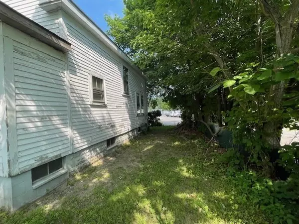 Taunton, MA 02780,14 Presbrey Ave