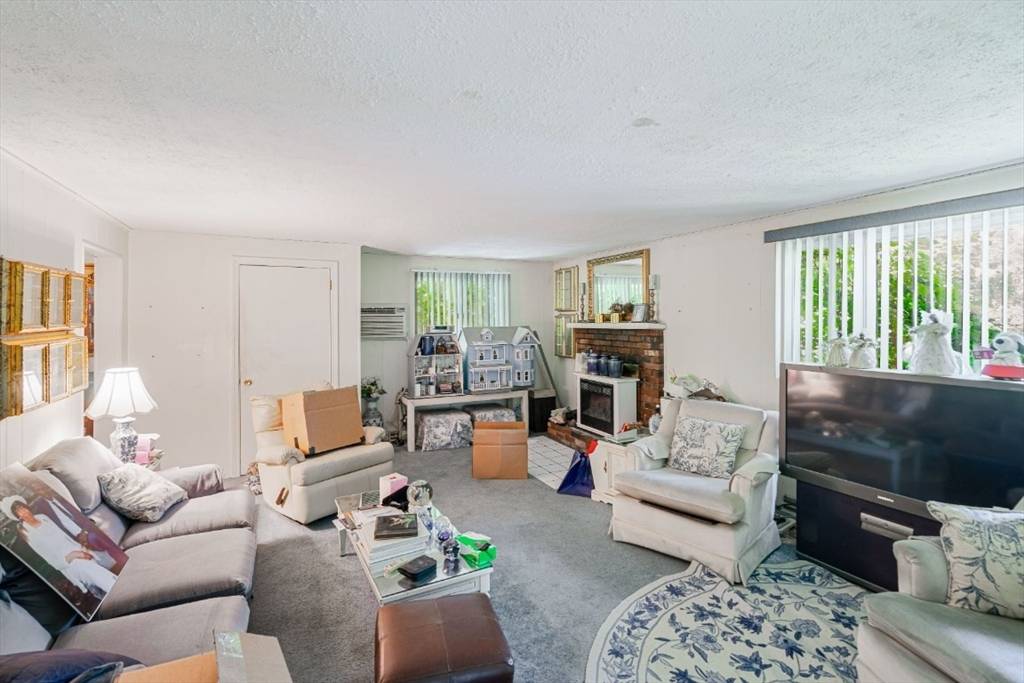 Framingham, MA 01702,160 Hartford St