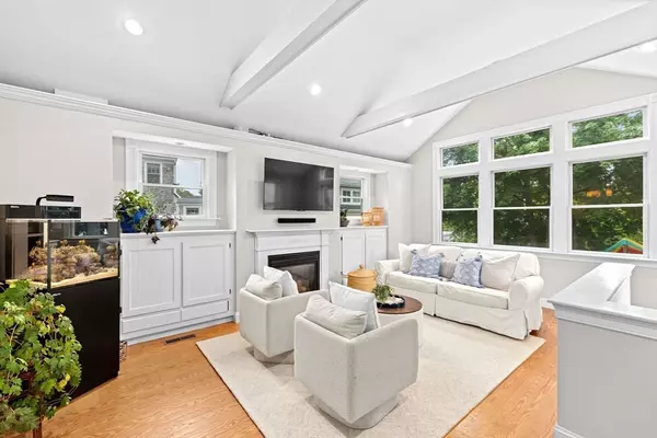 Cohasset, MA 02025,12 Short St