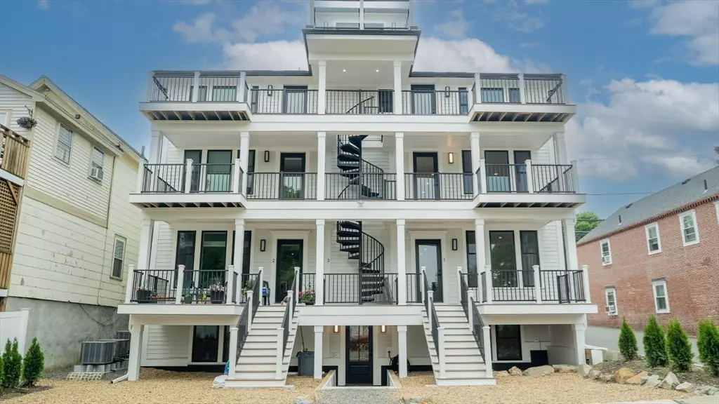 Newburyport, MA 01950,182 Merrimac St #1