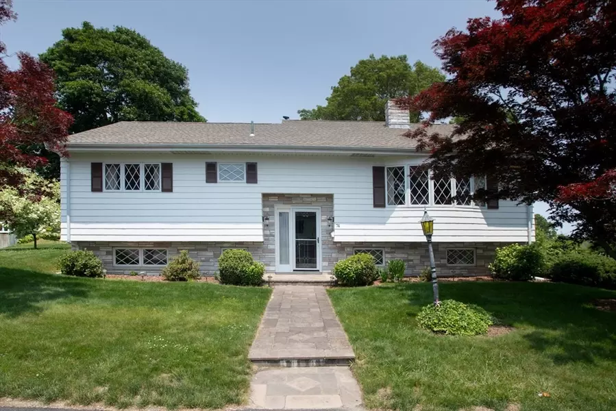74 Kenyon Rd, Tiverton, RI 02878