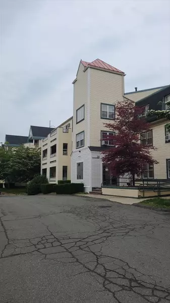 38 Carter St #303, Everett, MA 02149