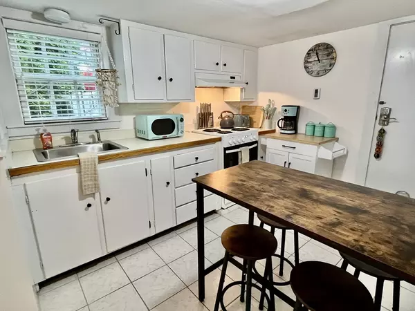 Rockport, MA 01966,2 Highland St #1