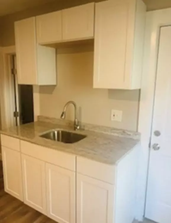 Springfield, MA 01109,166 King