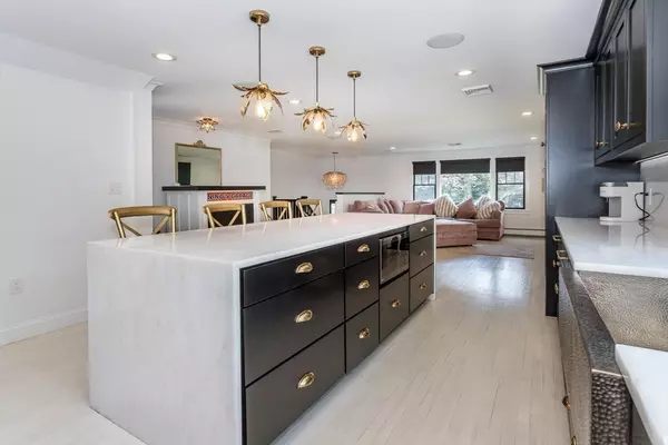 Canton, MA 02021,2 Overlook Rd