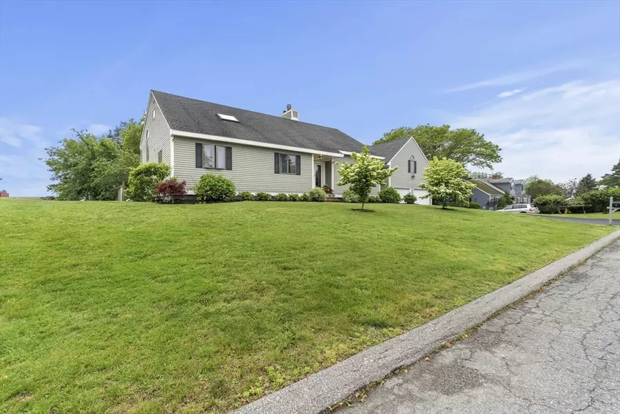 23 Mulholland Dr, Ipswich, MA 01938