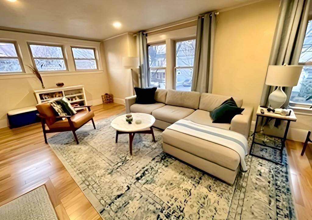 Brookline, MA 02445,72 Beaconsfield Road #upper