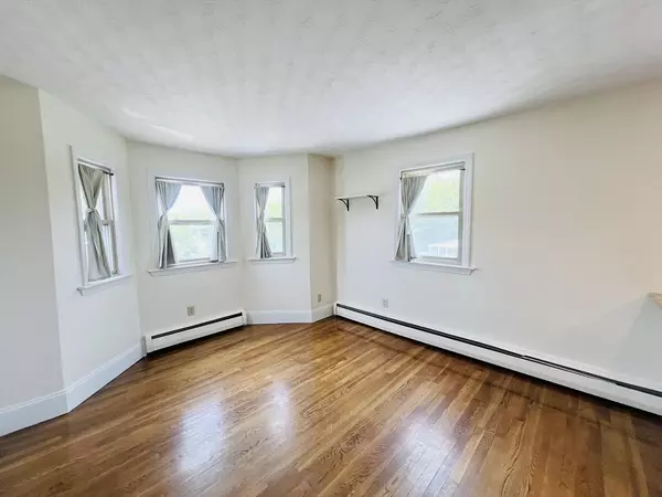 Cambridge, MA 02138,189 Concord Ave #3