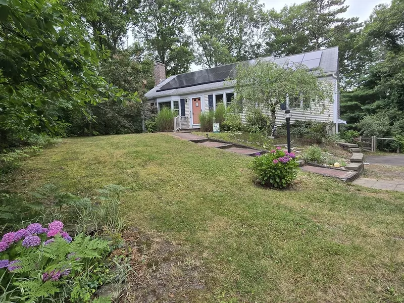 14 Many Oaks Cir, Yarmouth, MA 02675