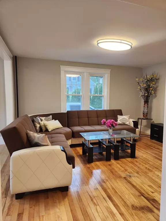 Worcester, MA 01605,9 Varney St