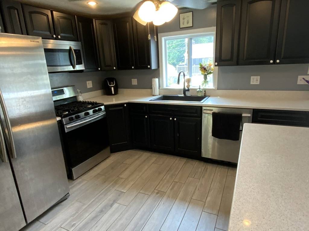 Shrewsbury, MA 01545,4 Cook St