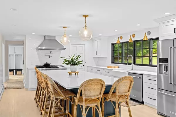 Duxbury, MA 02332,322 Standish St