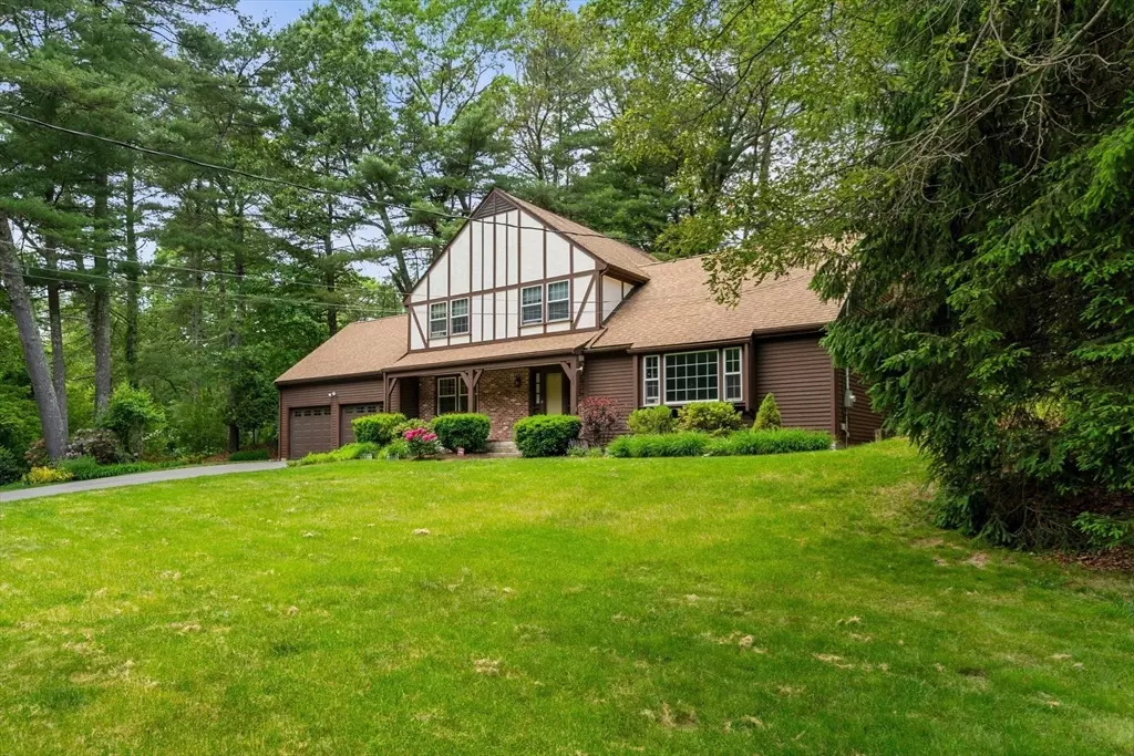 Concord, MA 01742,369 Border Rd