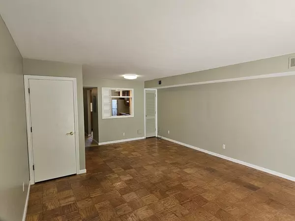 Framingham, MA 01701,403 Windsor Dr #0