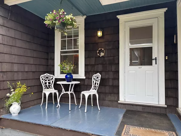 Greenfield, MA 01301,73 Maple Street