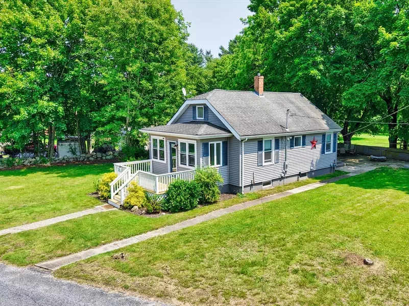 92 Union Ave, Westport, MA 02790