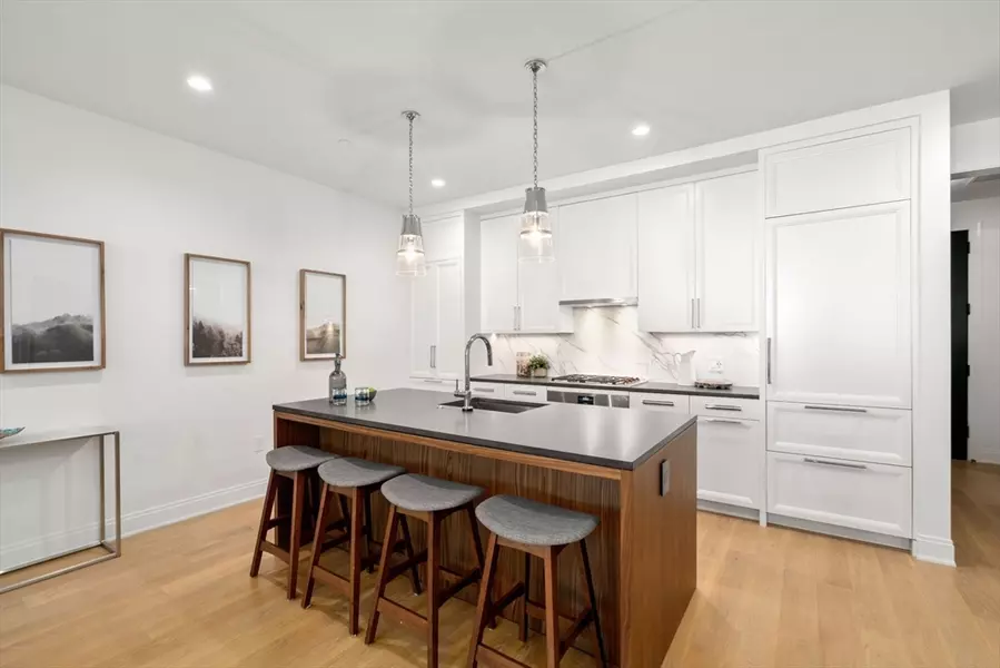 100 Linden Street #Unit 202, Wellesley, MA 02482