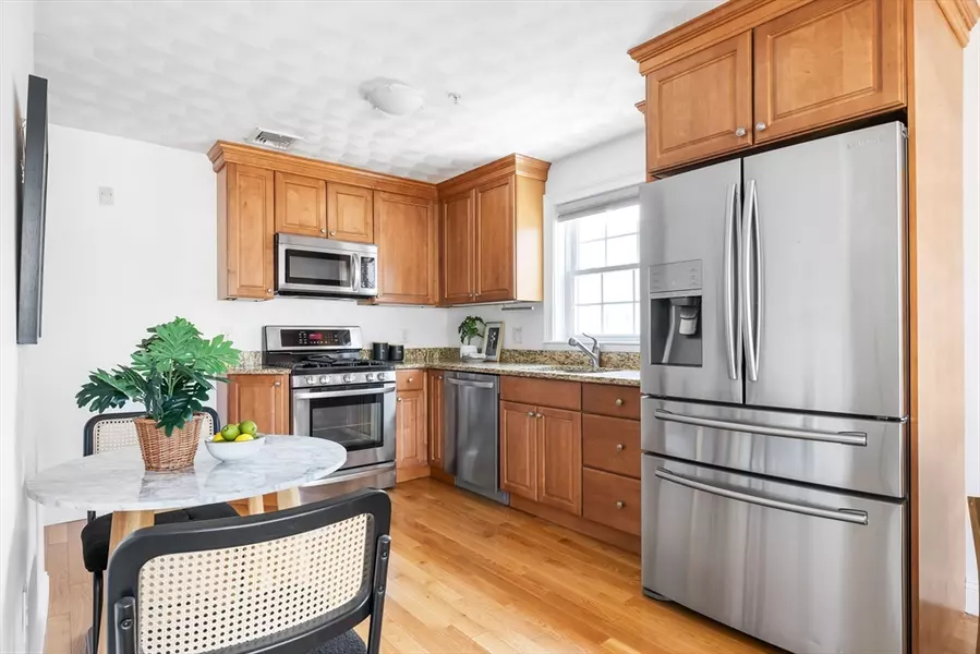 25 Cross St #4, Somerville, MA 02145