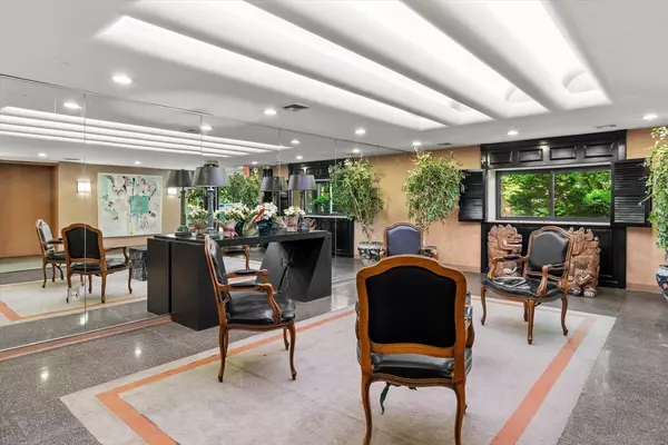 Framingham, MA 01701,1321 Worcester Rd #605