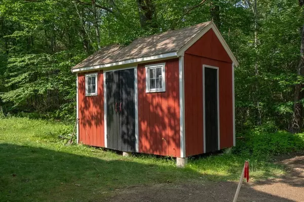 Hubbardston, MA 01452,8 Adams Rd