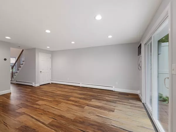 Tewksbury, MA 01876,48 Decarolis Dr #48