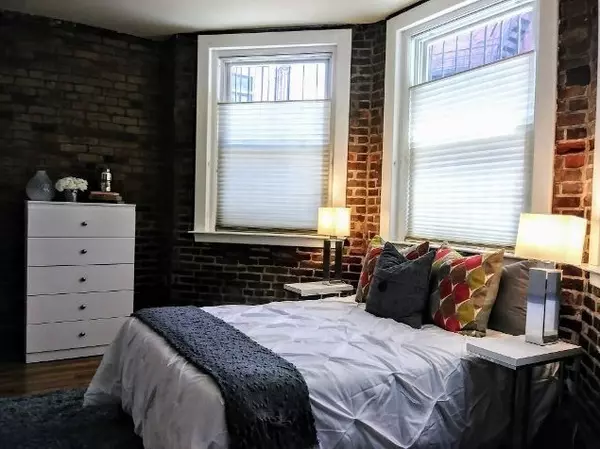 Boston, MA 02215,869 Beacon #1