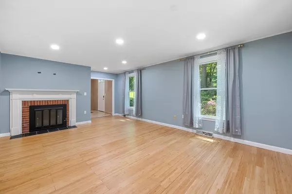 Westford, MA 01886,18 Banbury Dr