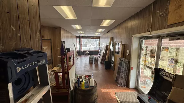 Northampton, MA 01060,166 King St