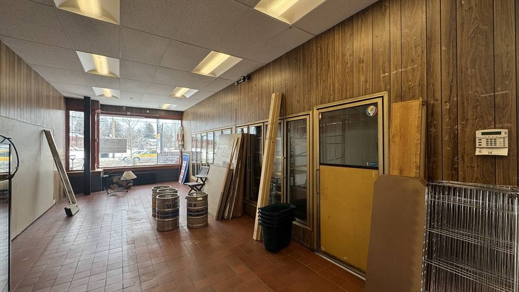 Northampton, MA 01060,166 King St