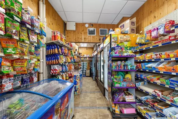 Waltham, MA 02452,605-607 Main St