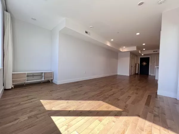 Boston, MA 02135,50 Hichborn St #403