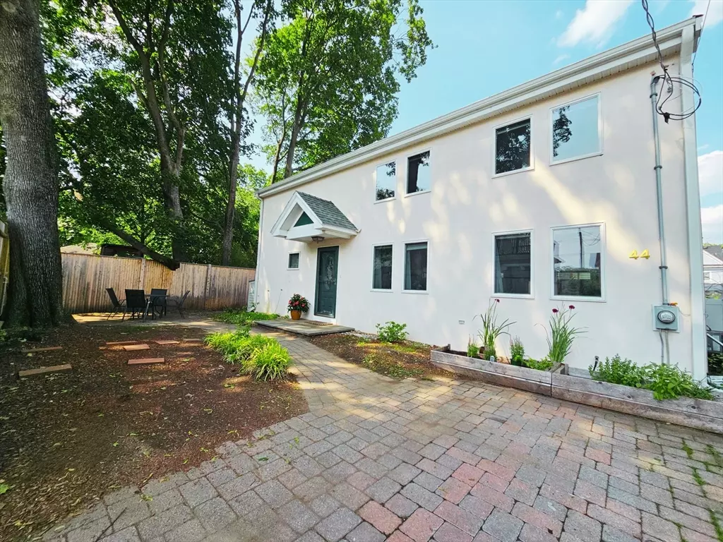 Medford, MA 02155,44 Monument St